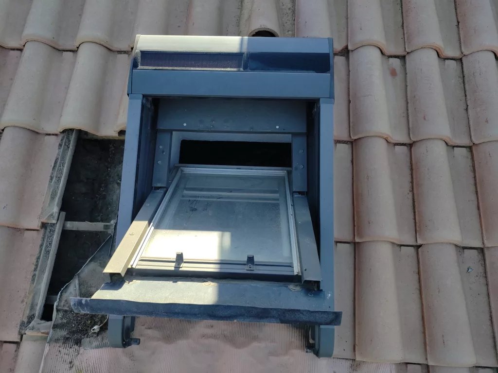 IMG_20240413_090900428 Remplacement d'une fenêtre de toit à Sainte-Marie-la-Mer 66470