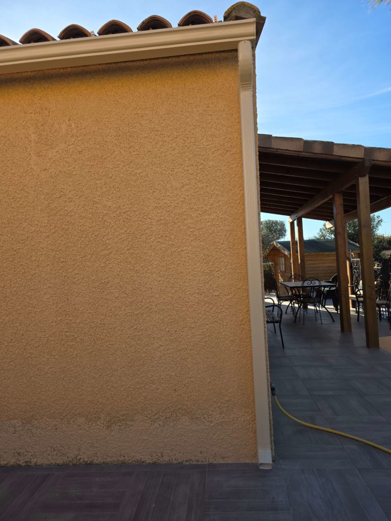 35gdgp3emgz8kybn1yd23yyd32zmqe2w-3 Gouttière Sainte-Marie-la-Mer 66470